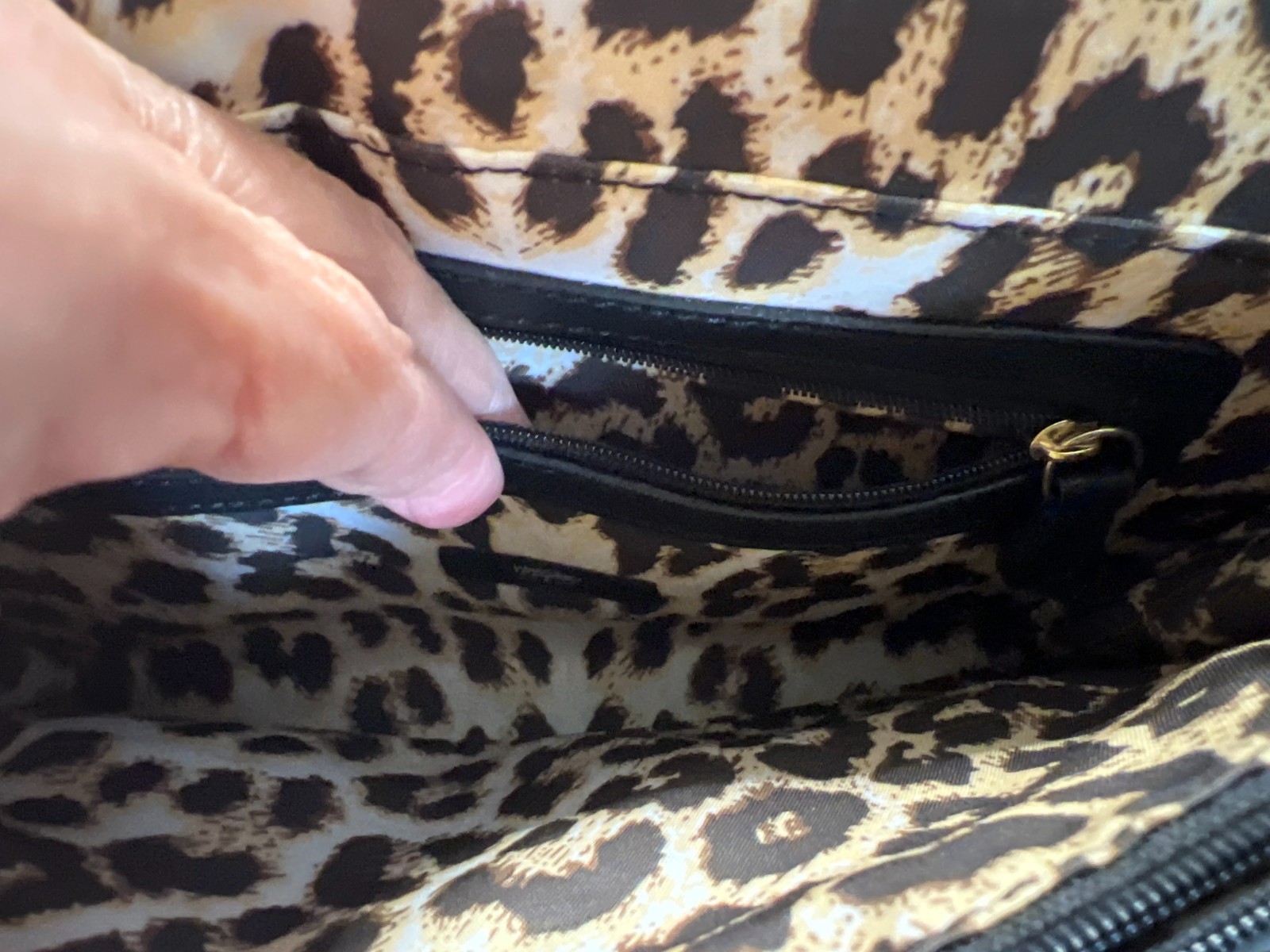 Mossimo Quilted Black Faux Leather Metal Shoulder/Crossbody Strap, NWOT.