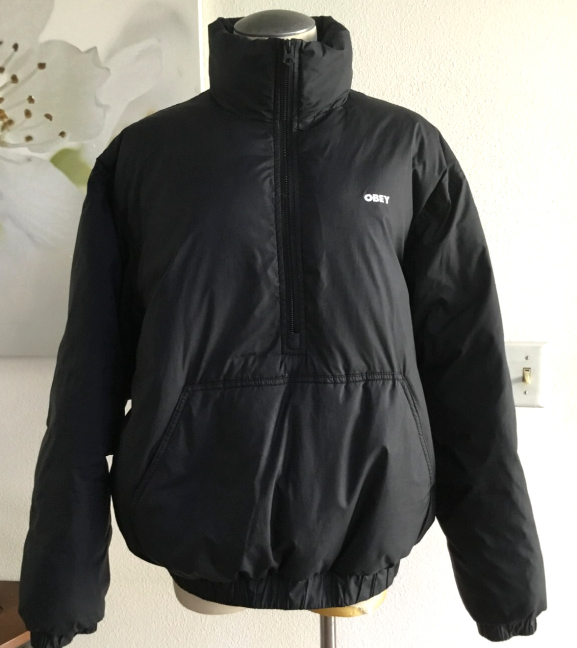 OBEY Cropped Puffer Jacket Half Zipper Quilted Logo Kangaroo Pockets Blk S