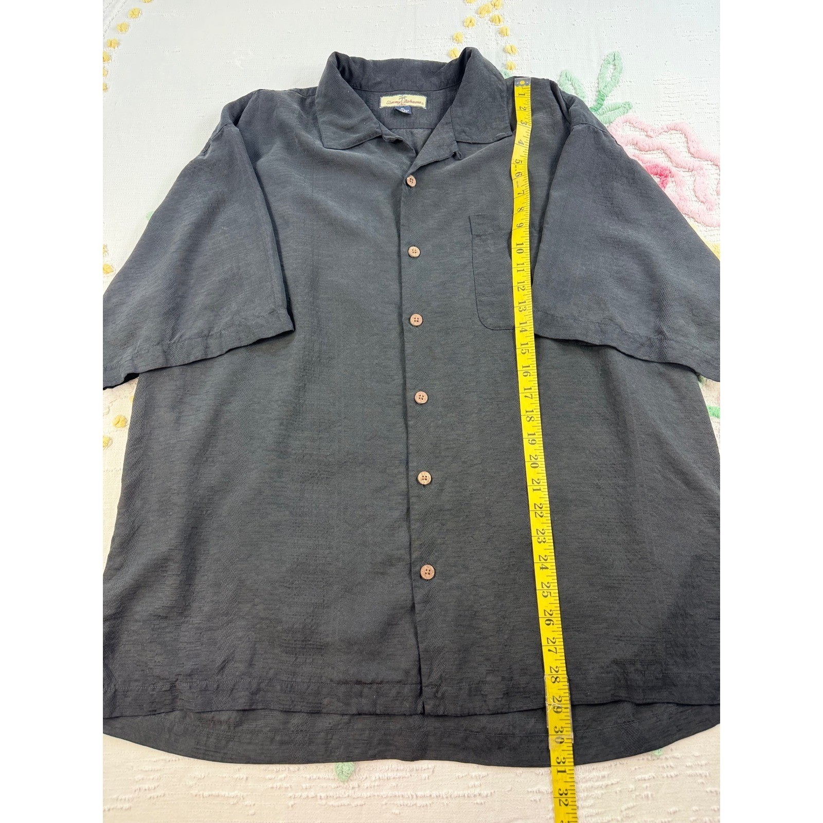 Tommy Bahama XL Silk Black Graphic Back Camp Shirt Straight Up with a Twist