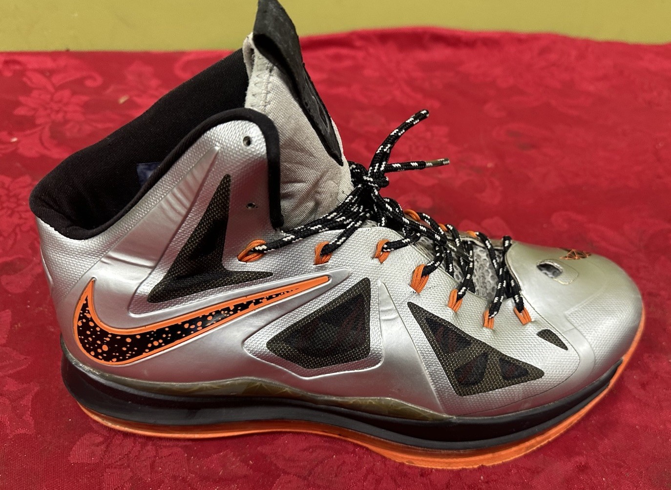 2012 Nike LeBron X Lava Grey Black Orange Sneakers Mens Sz 11 541100-800 Read