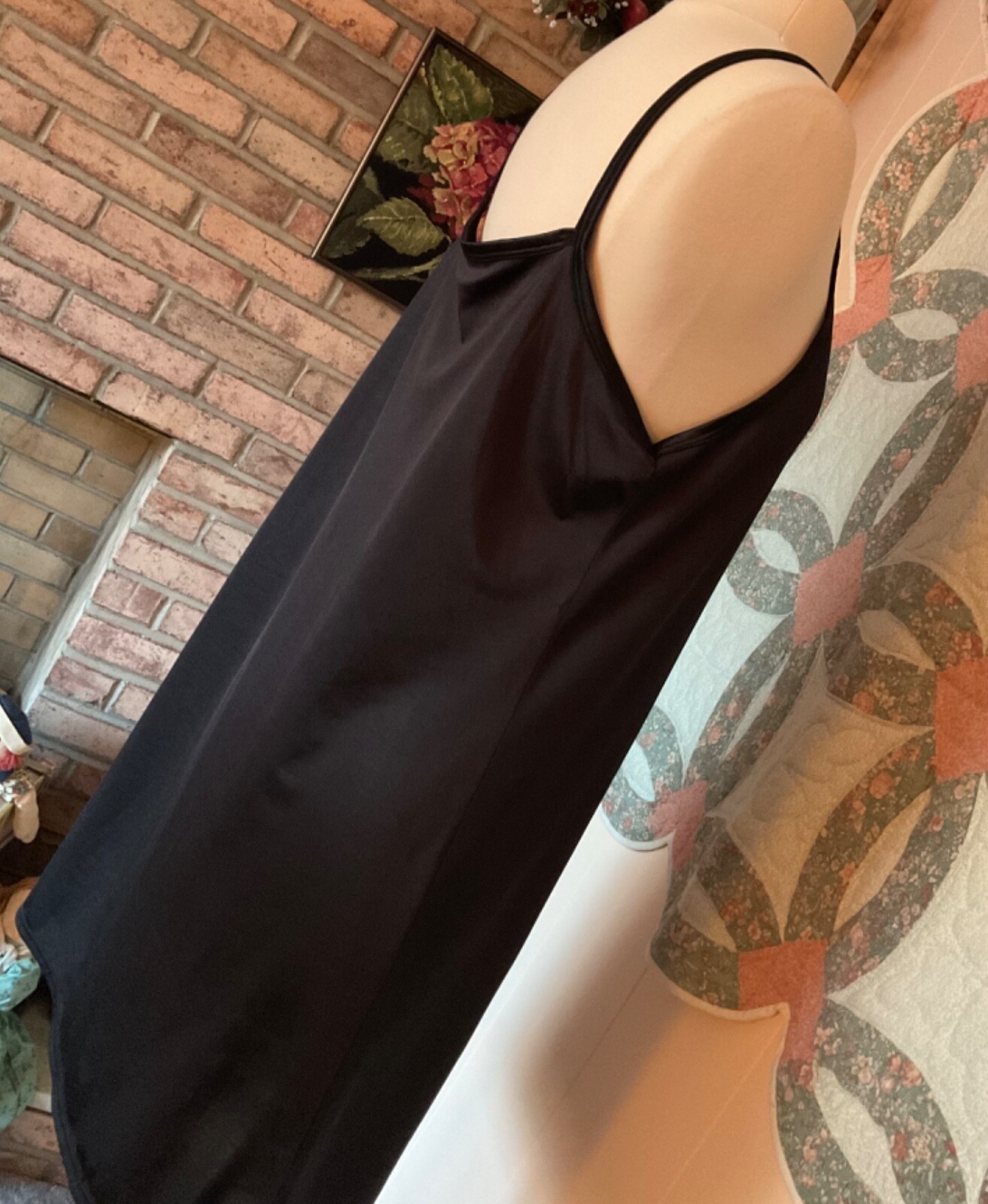 VANITY FAIR SIZE 18″ 38/44 BLACK 80% NYLON 20% SPANDEX SLIP/NIGHTGOWN AT KNEE