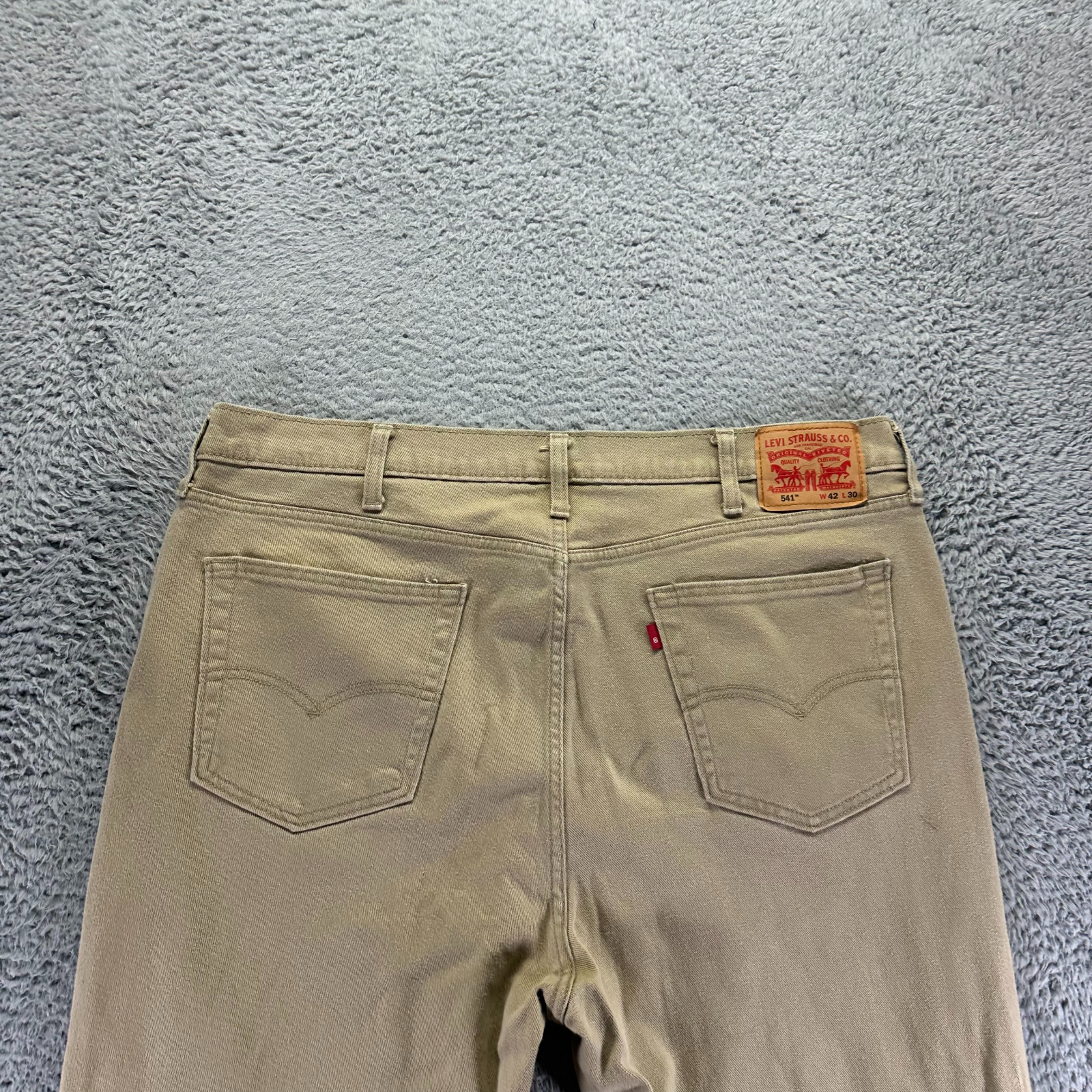 Levi’s 541 Jeans Men’s 42×30 Beige Cotton Denim Straight Travel Workwear Stretch