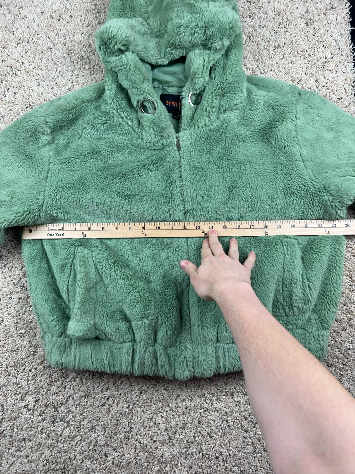 Ambience Outerwear Women’s Green Faux Fur Fluffy Soft Jacket size L Full Zip