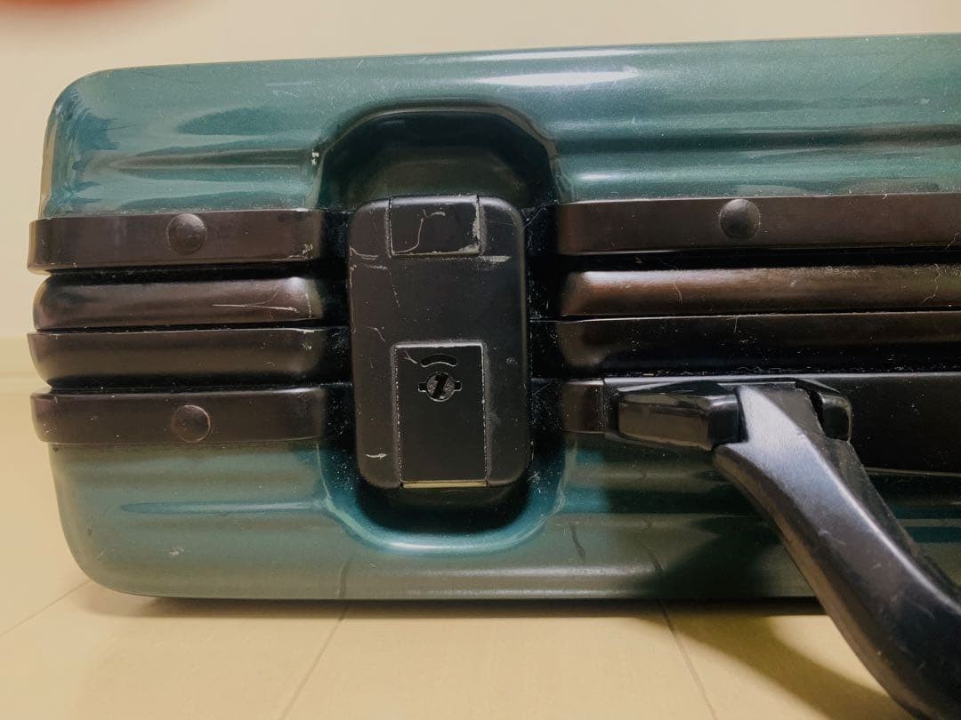 Rimowa attaché case, green