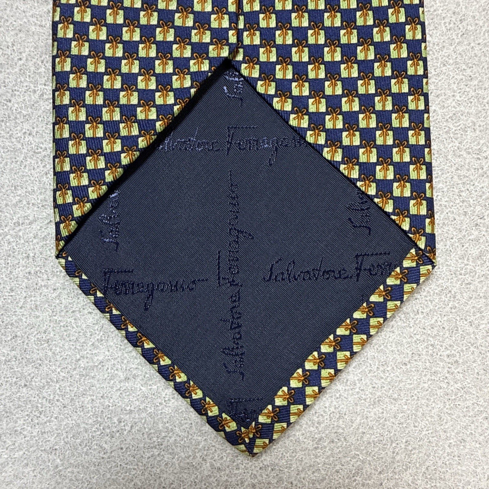 Salvatore Ferragamo Tie Navy Gift Box Present Print Silk Italy 100% Wide 9.2cm