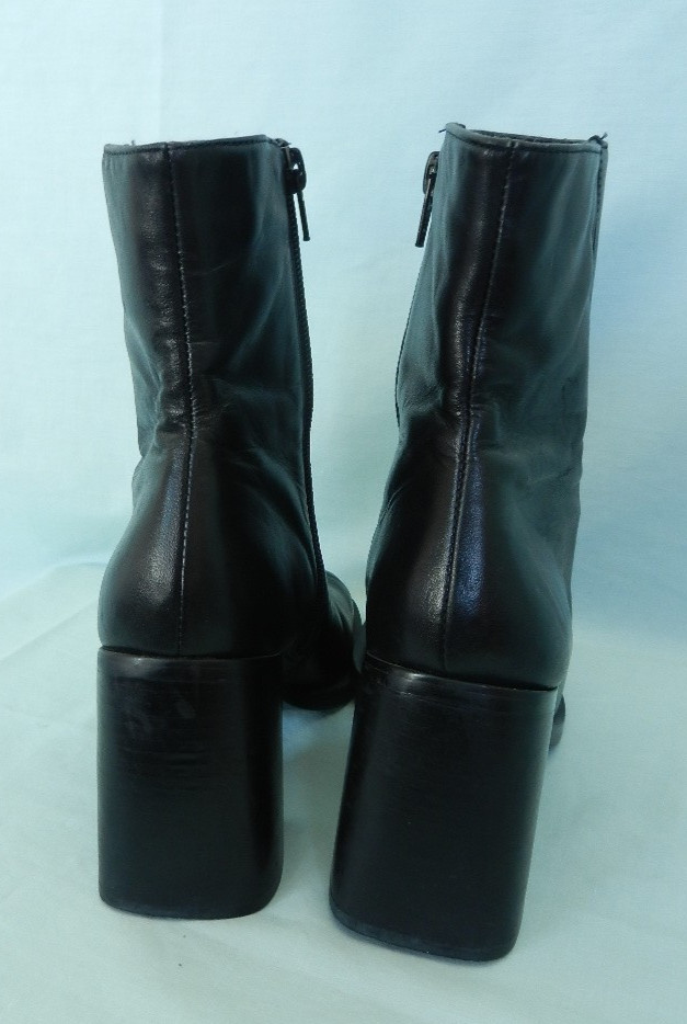 CANDIE’S Y2K Black Leather 3.5″ High Chunky Heels Square Toes Ankle Booties, 8M