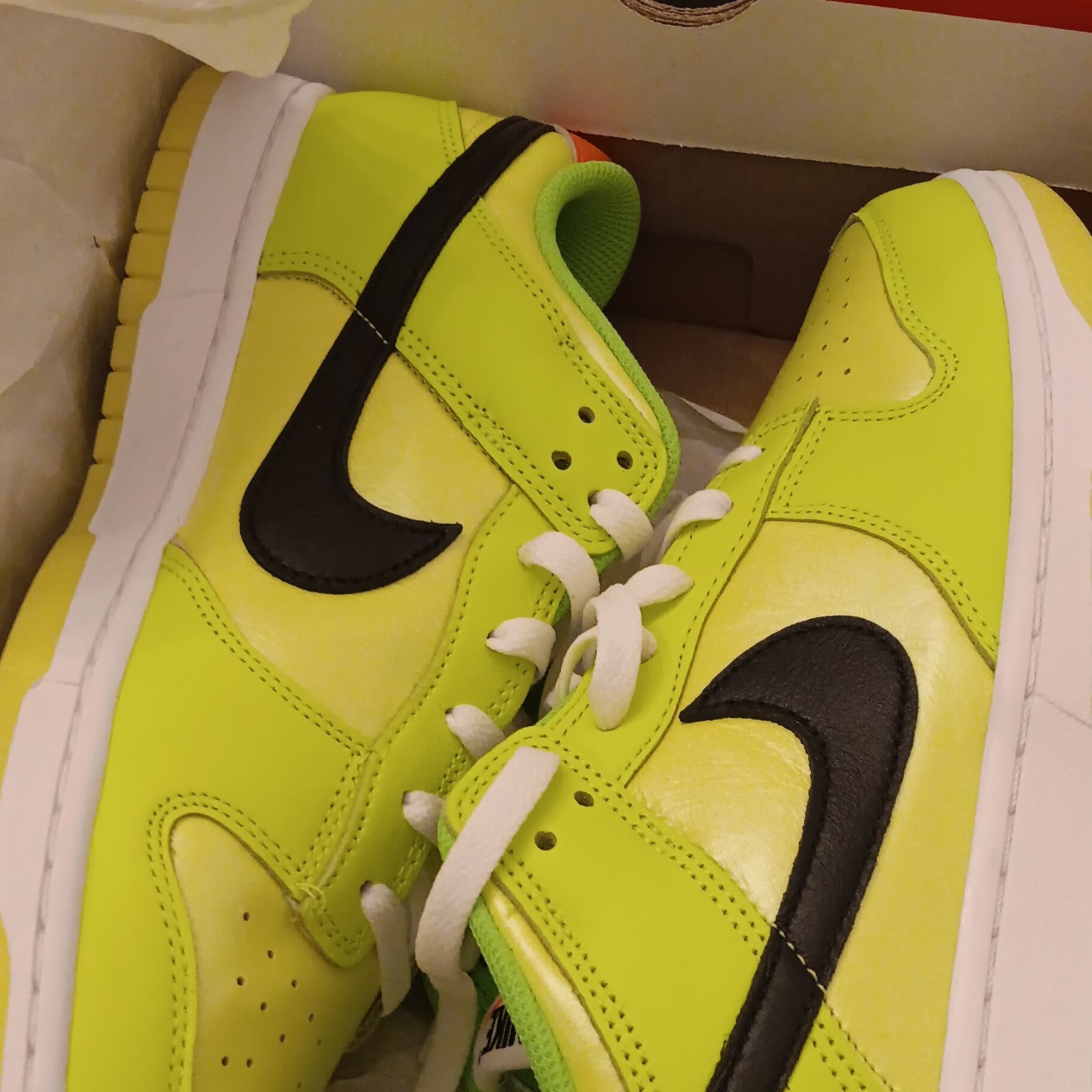 Nike Dunk Low SE Volt/Black/Total Orange Low Top Leather 2023 FJ4610-702