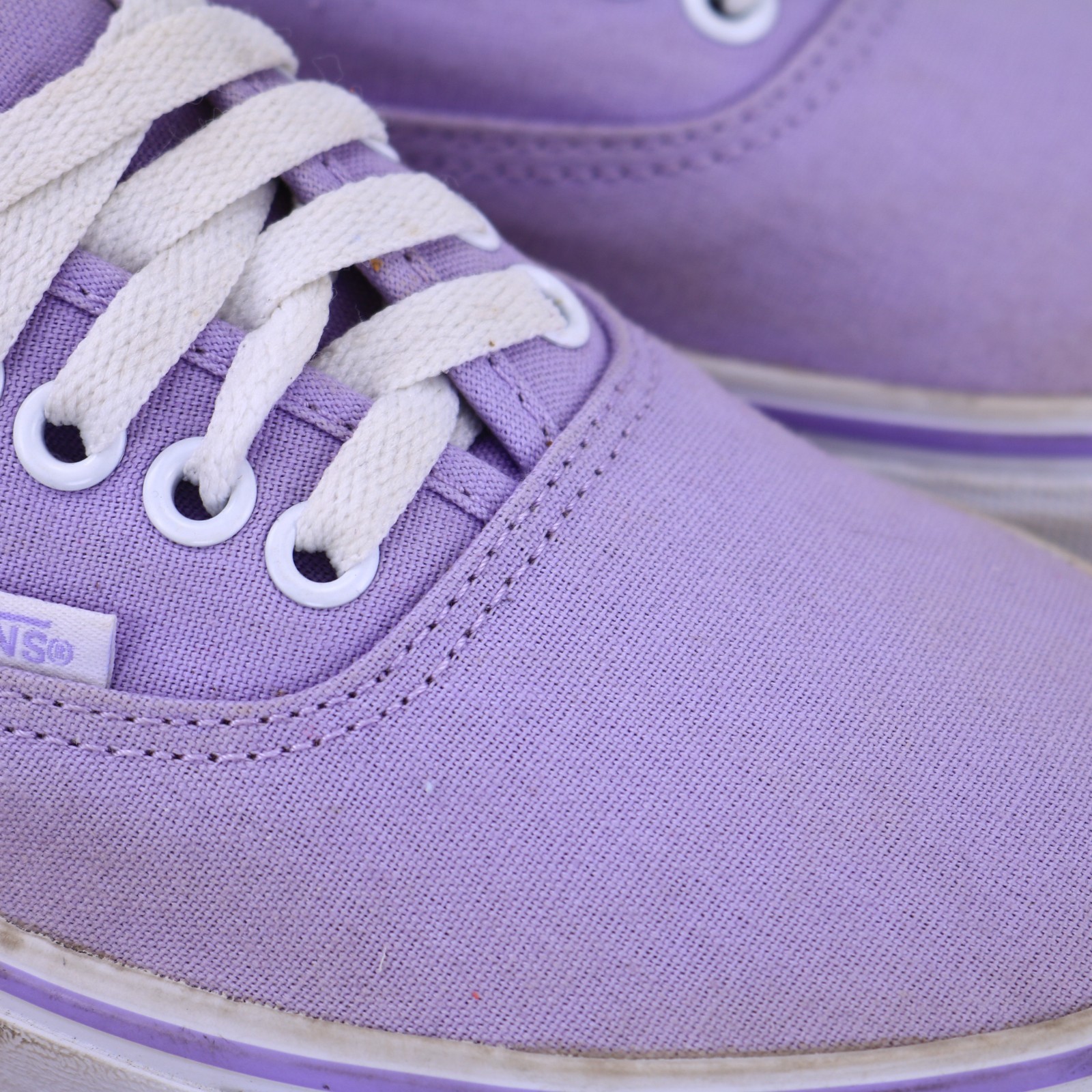 Vans Authentic Lavender White Canvas Low Top Skate Shoes Size Men 6.5 / Women 8