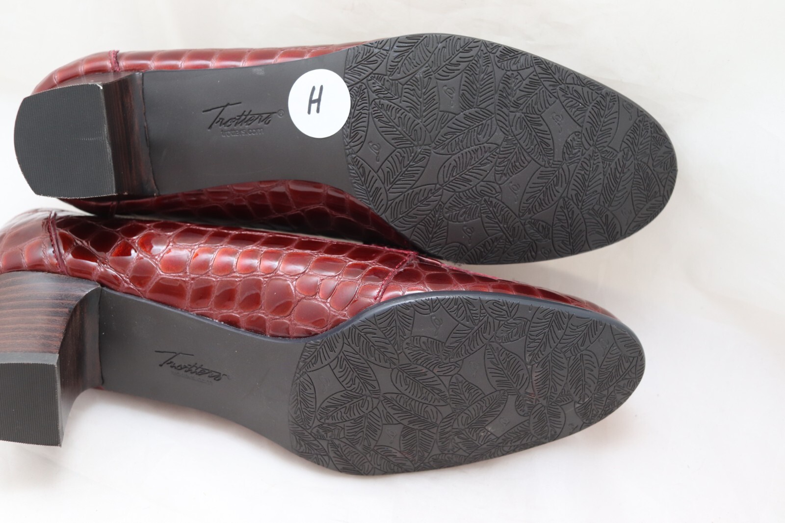 TROTTERS Women’s Size 9M Croc Print Patent Leather Slip On Pumps T1274