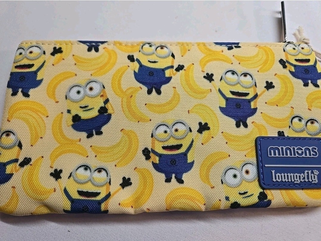 Loungefly MINIONS Bananas Wallet Wristlet New 7.75″x4″ Soft Sided