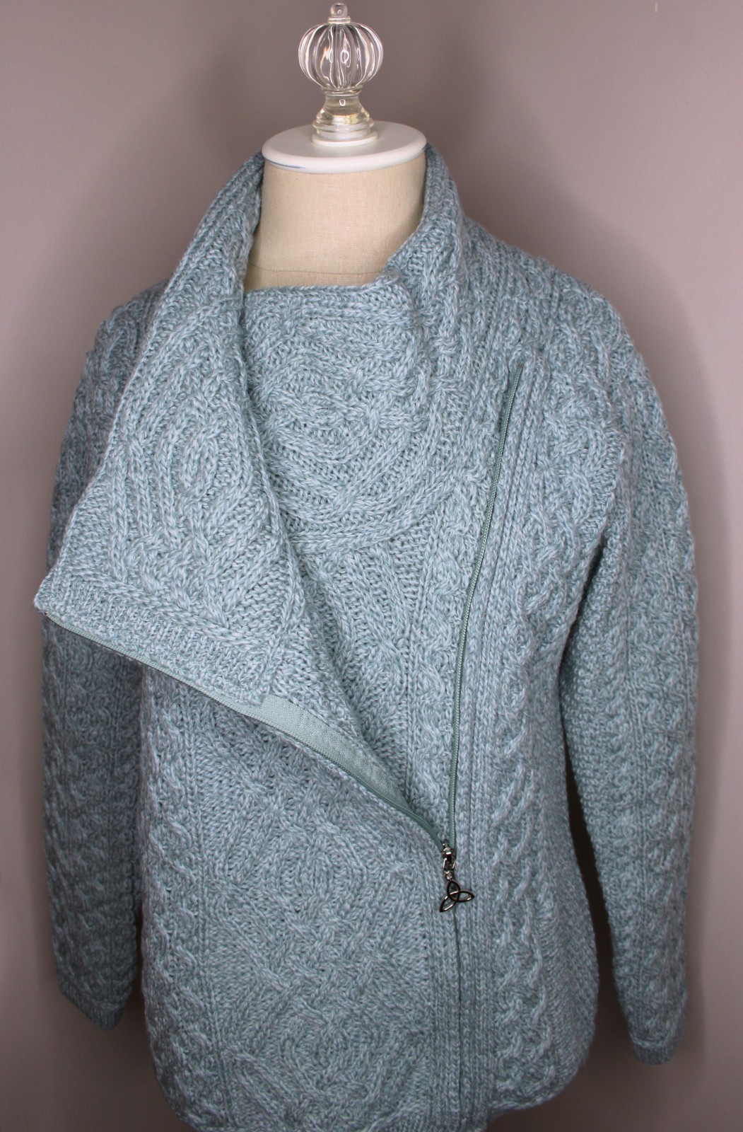 ARAN Crafts Irish Merino Wool Side Zip Cable Knit Cardigan Sweater Size MEDIUM