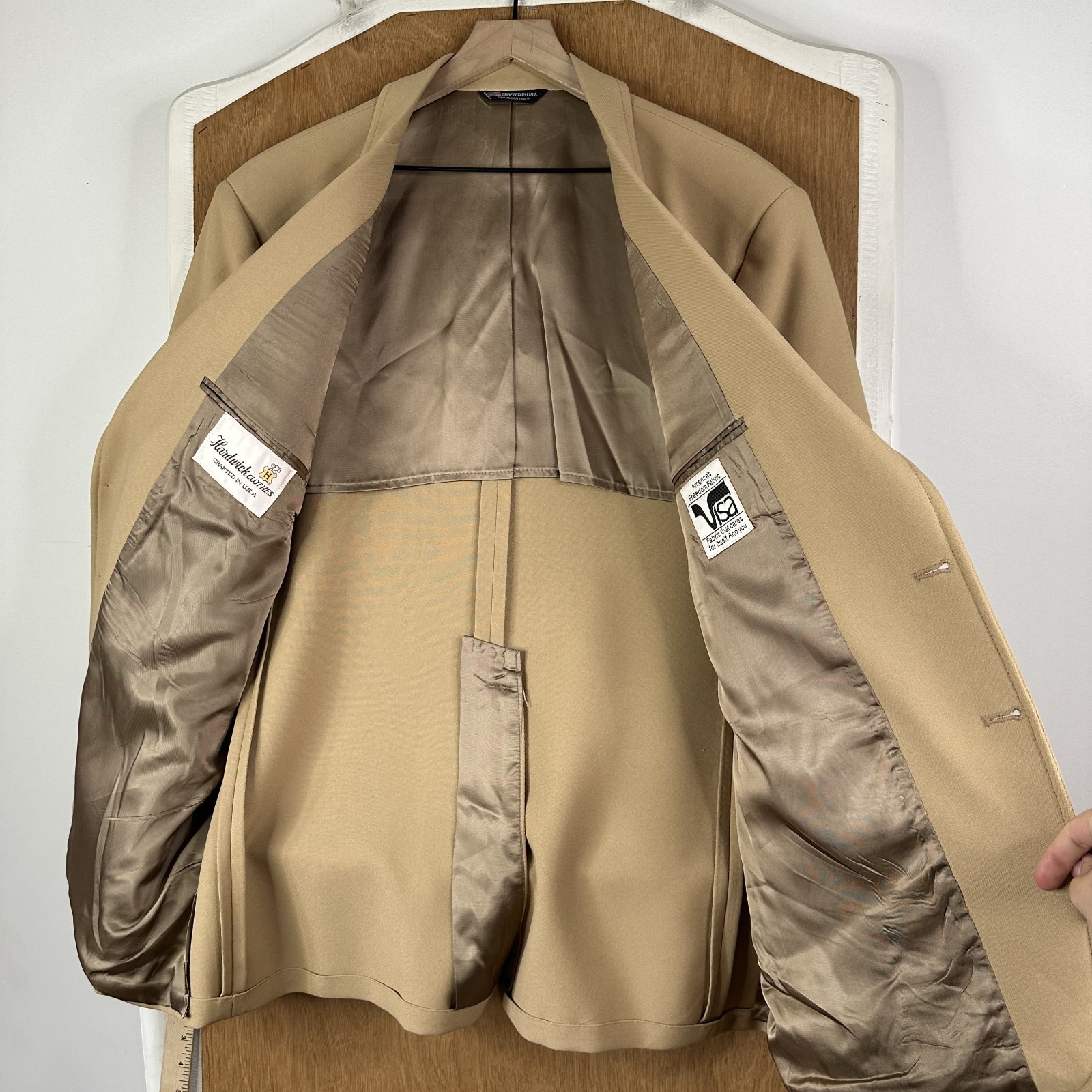 Hardwick Suit Mens 48R Tan 2 Button Gold Accents 100% Polyester Pants 40×29 Flat