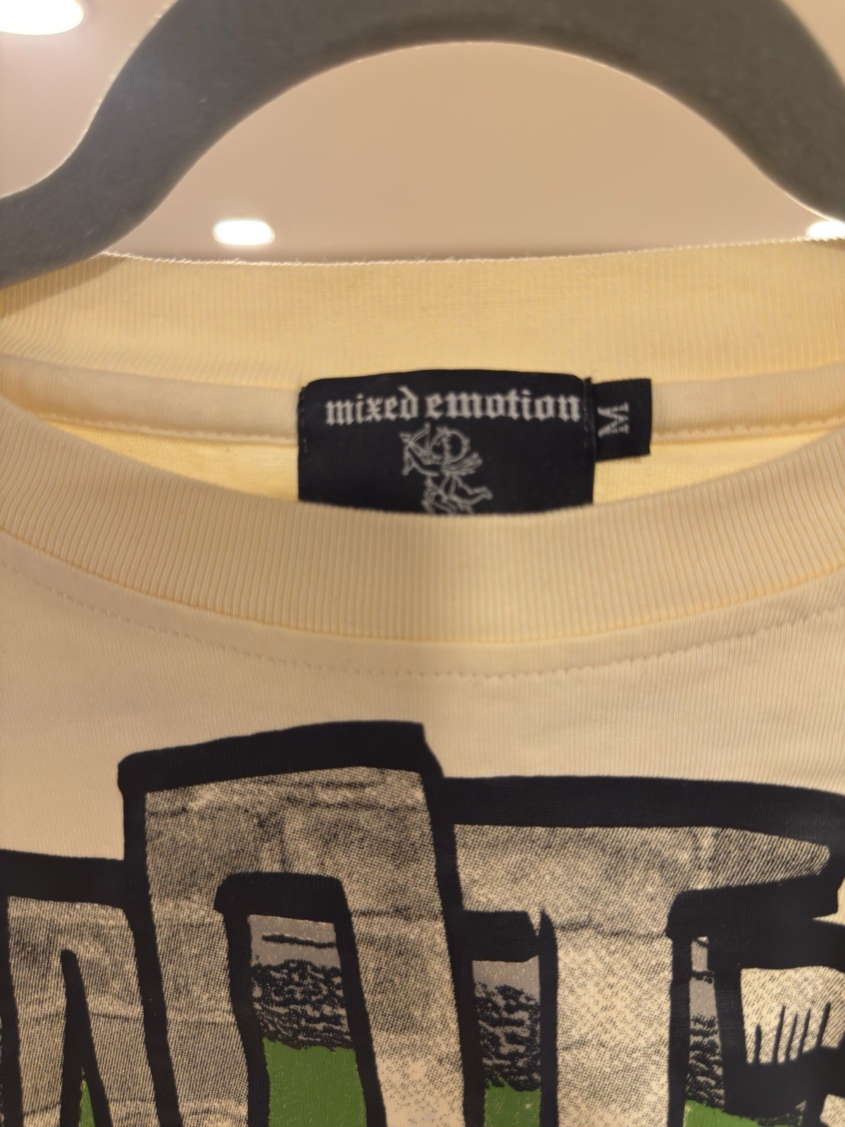 Mixed Emotion Men’s M Cream Long Sleeve Crew Neck Skull Graphic Logo T-Shirt