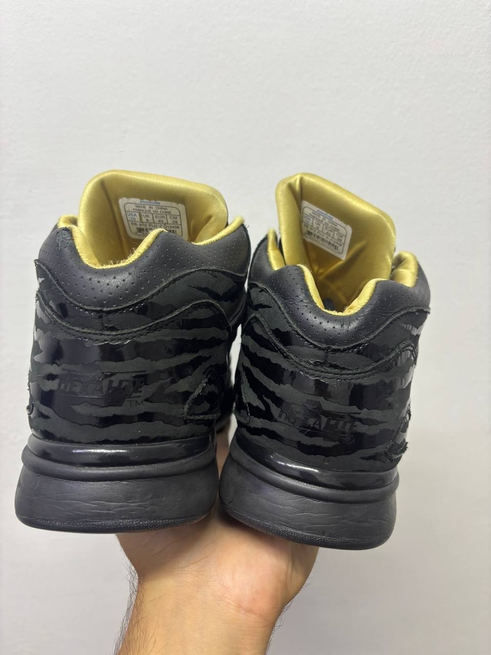 Reebok Pump Omni Lite Year of the Tiger Men US 10 Black Gold Basketball