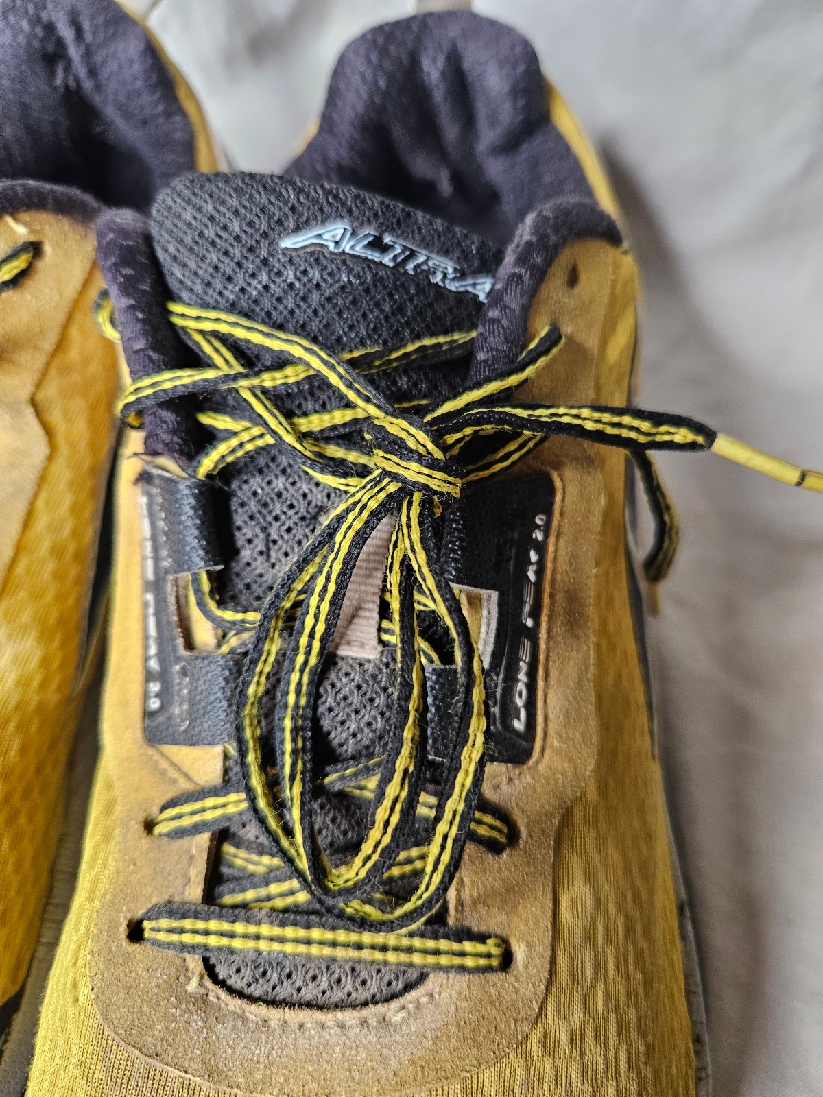 Altra Lone Peak 2.0 Trail Running Shoes Mens SZ 12 Yellow Black Walking Seakers