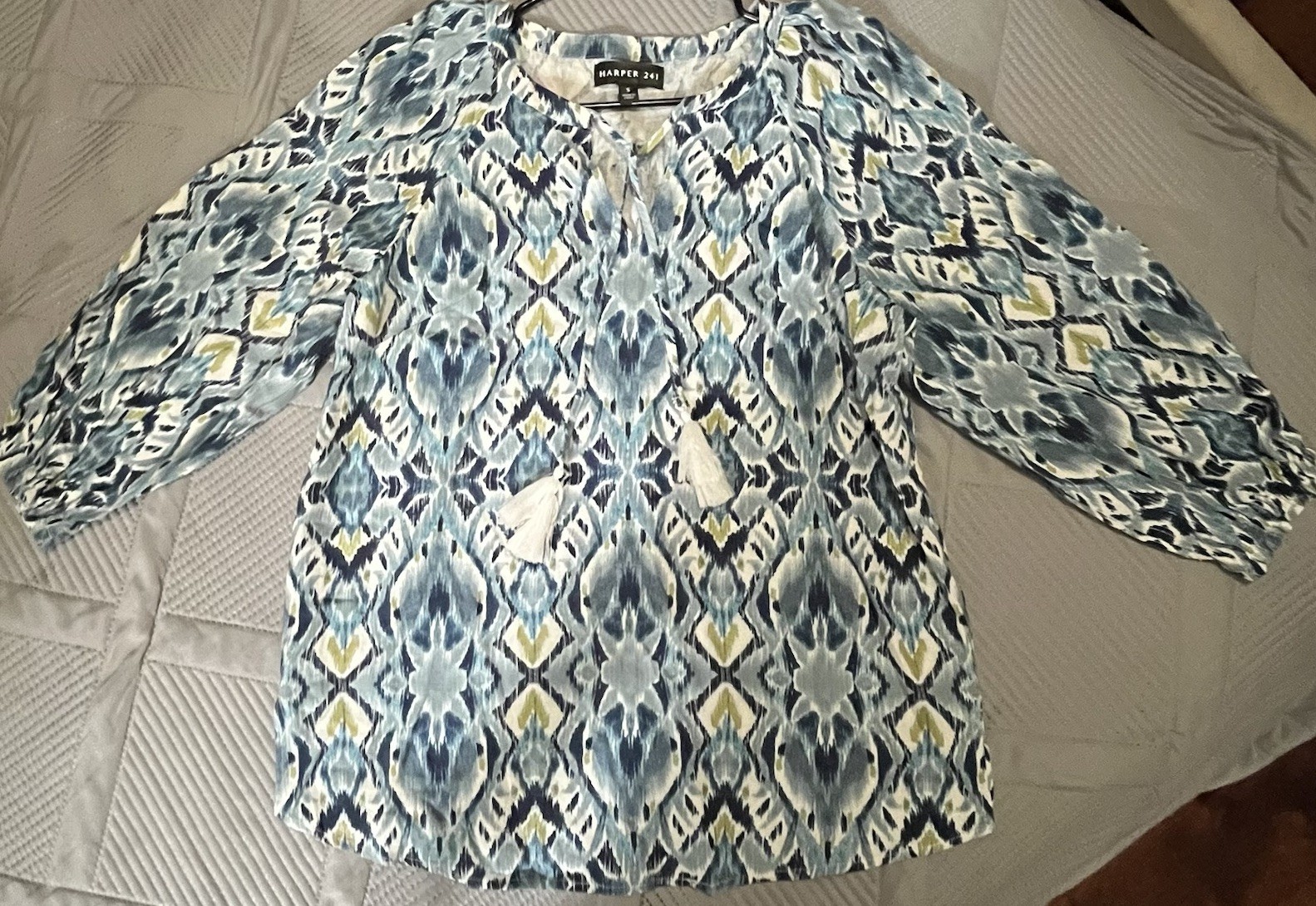 Harper 241 Tunic Blouse S Blue White Geometric V-Neck 3/4 Sleeve Tassel Tie