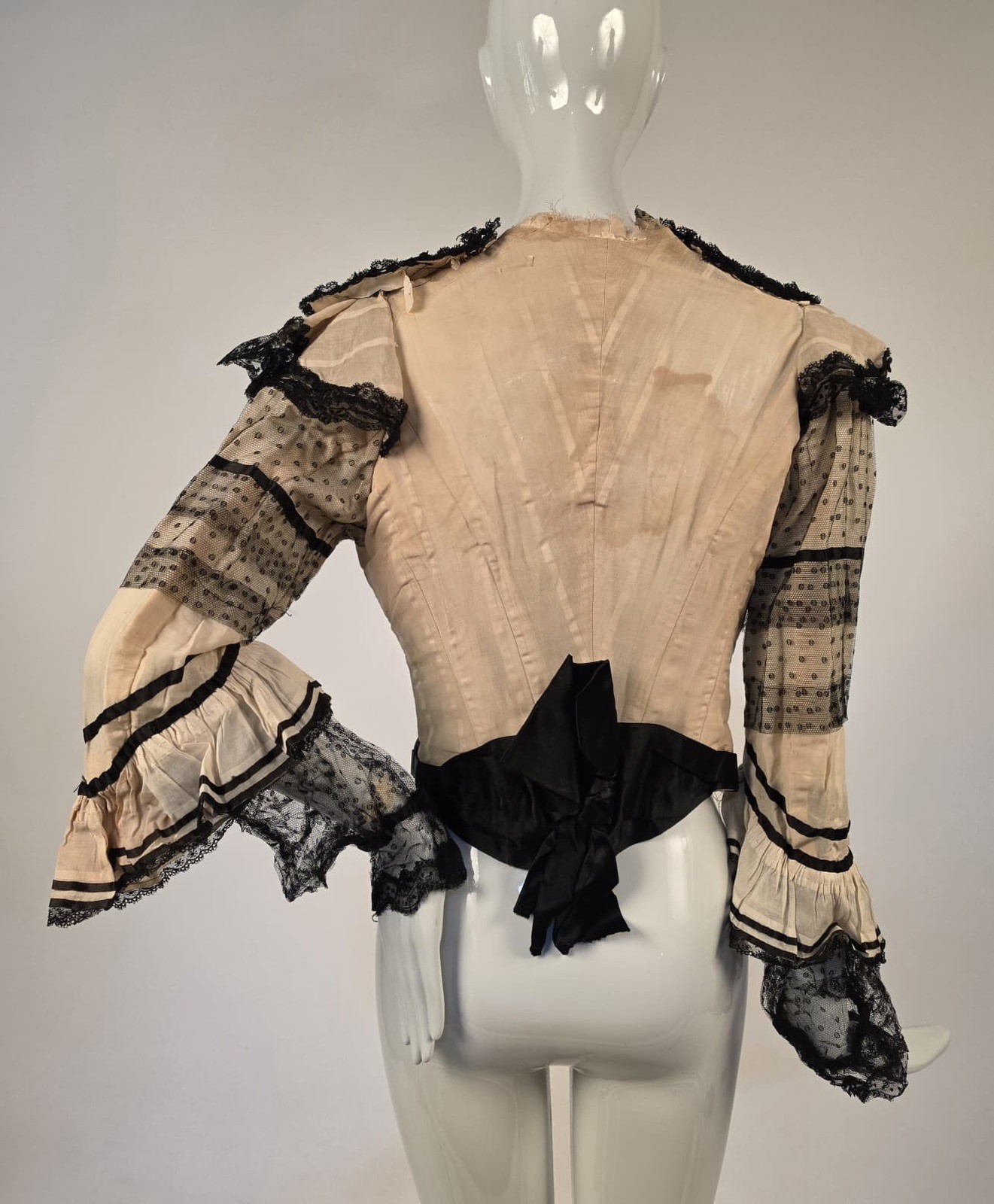 EARLY EDWARDIAN IVORY + BLACK BODICE W LATTICE LAPEL DETAILS