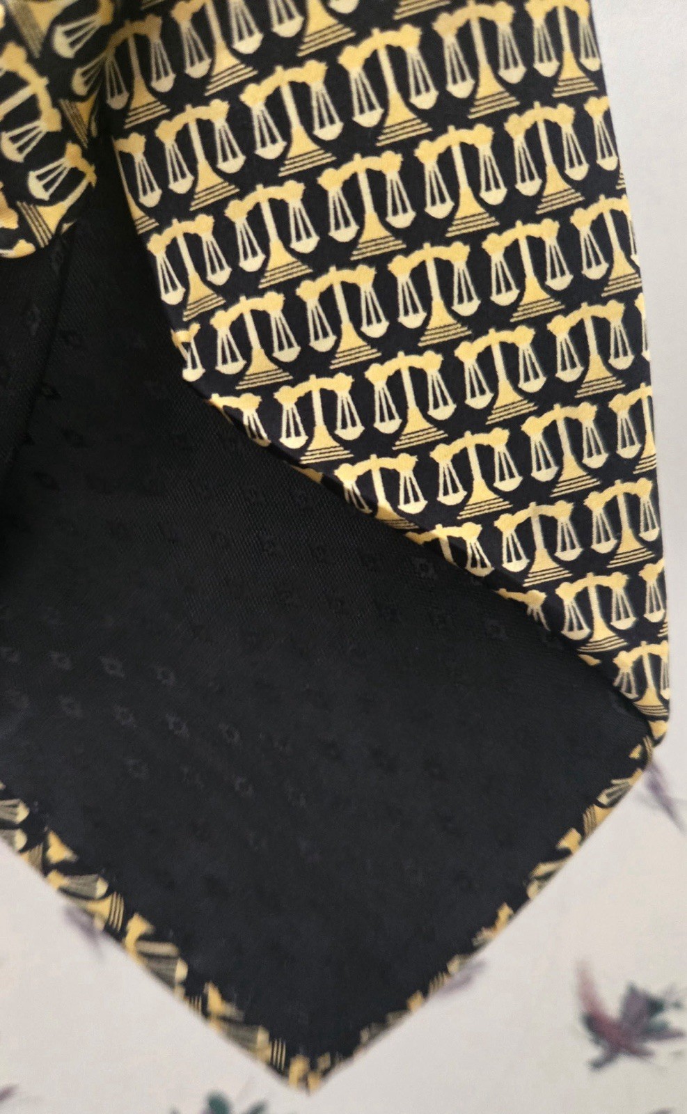 Museum Artifacts Handmade Woven Silk Tie Black/Gold Geometric Pointed Logo