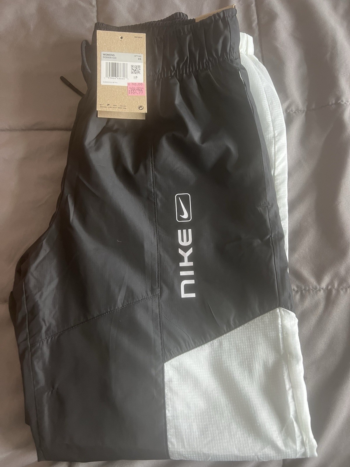 Nike Women’s Colorblock Jogger Pants XS Black/White Standard Fit DQ9306-010