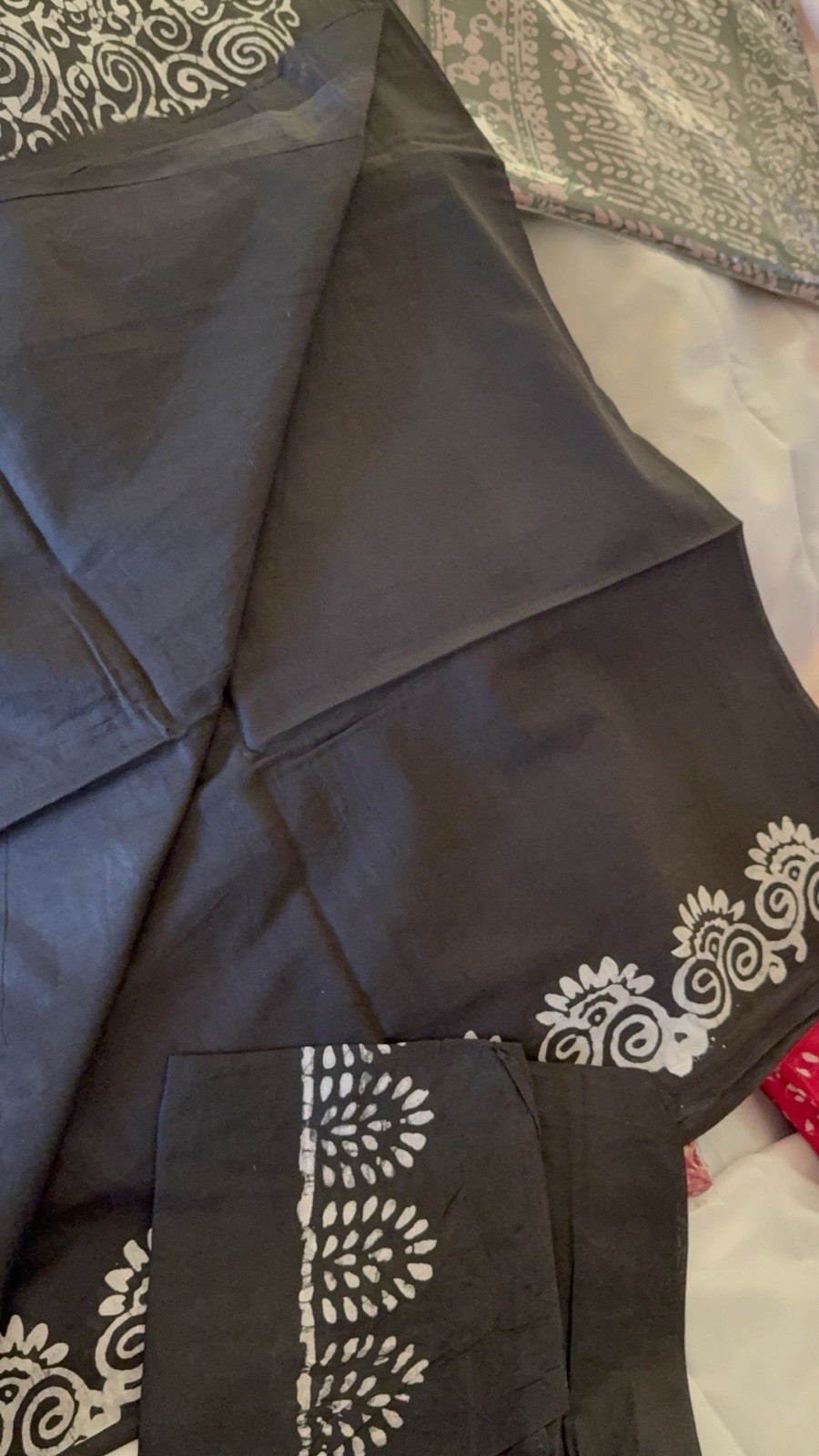 NEW 🆕, Cotton BATIK SAREE. ( Item#L2736 ) including blouse piece.