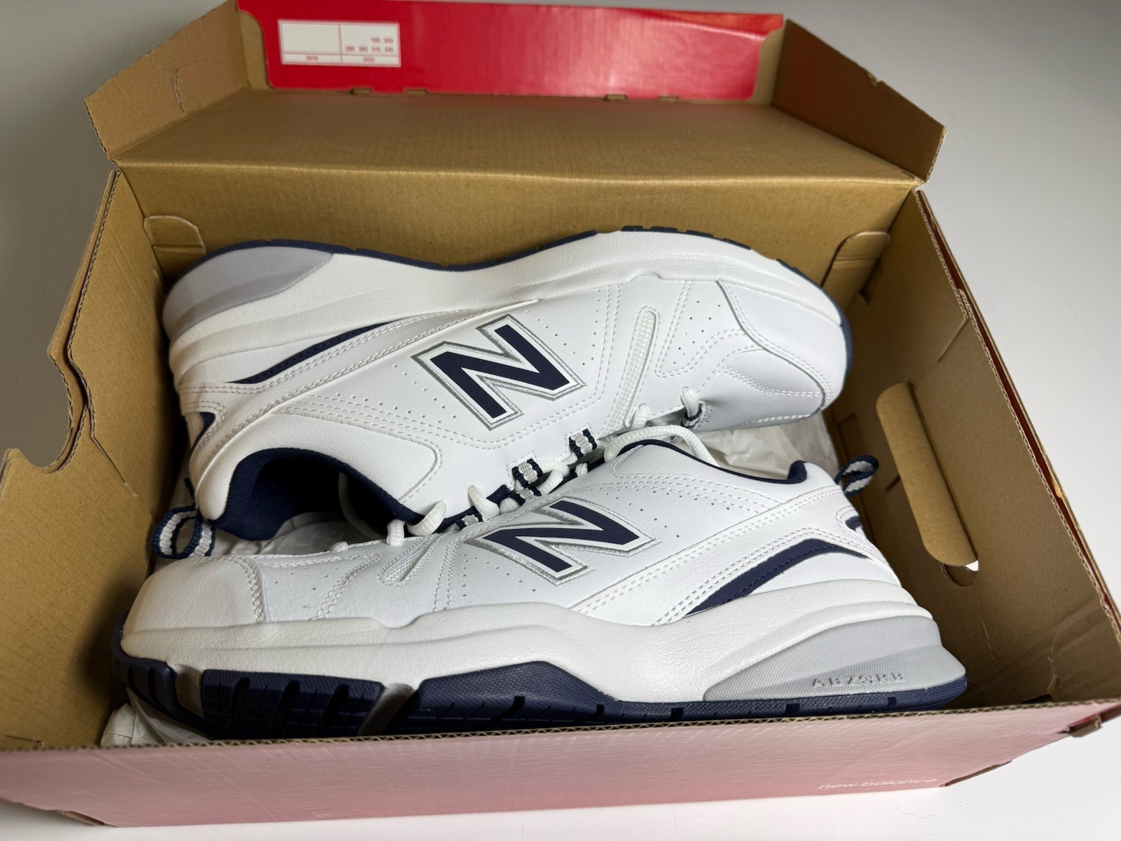 New Balance 608v5 Mens Training Sneaker Size 10 2E Wide White Navy MX608WN5