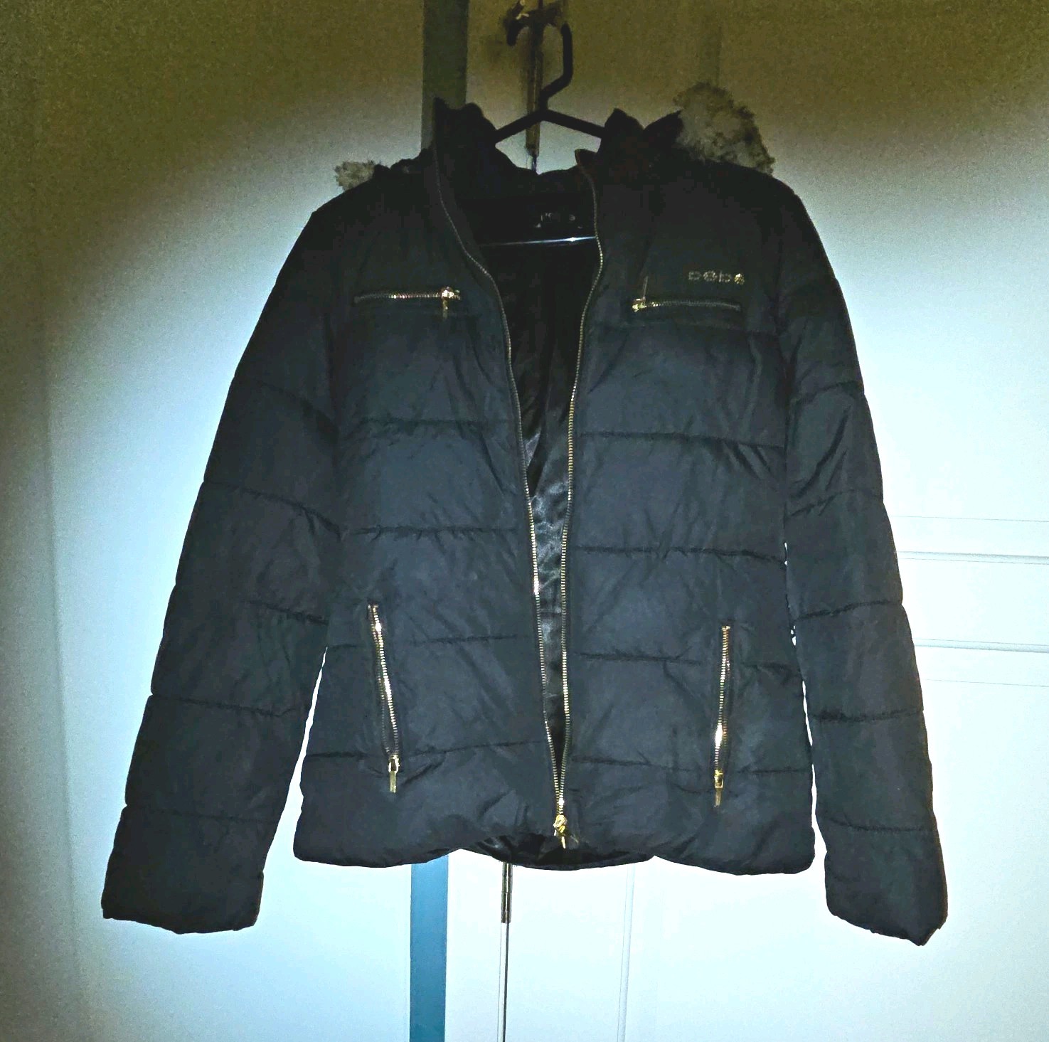 bebe Women’s Black Quilted Puffer Jacket Hood Fur Trim Zip Front Size S