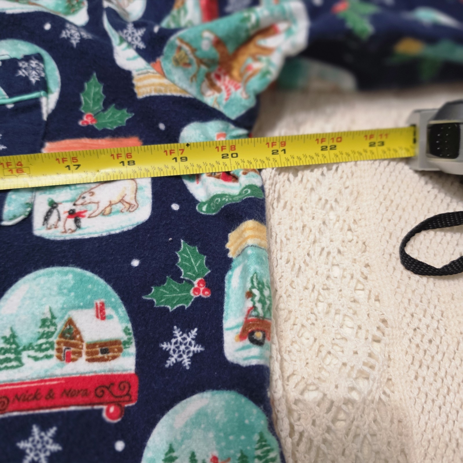 Nick & Nora blue Snow Globe pajama set Women’s Large Holiday Flannel