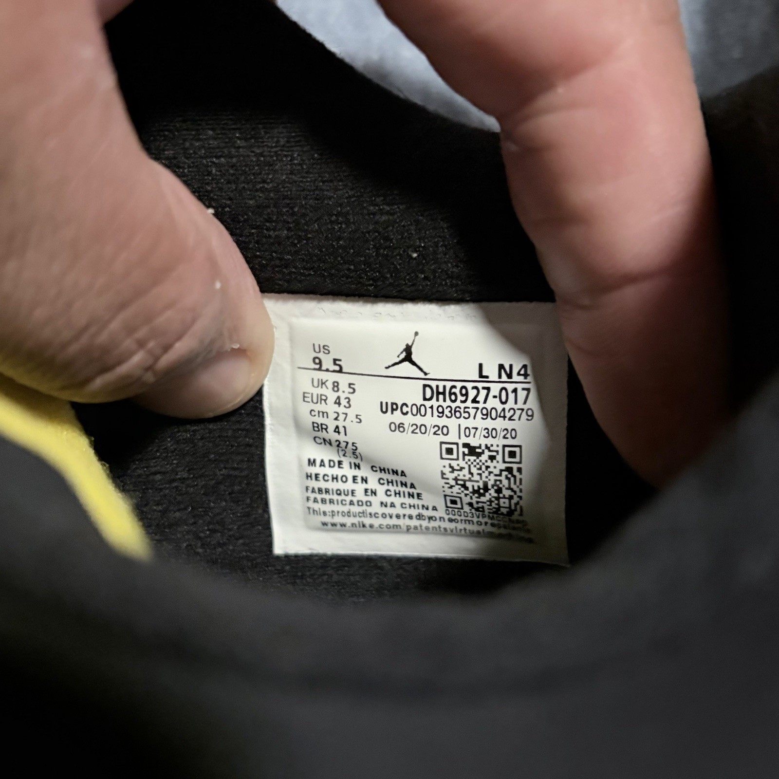 Jordan 4 Retro Thunder. Black/Tour Yellow DH6927-017
