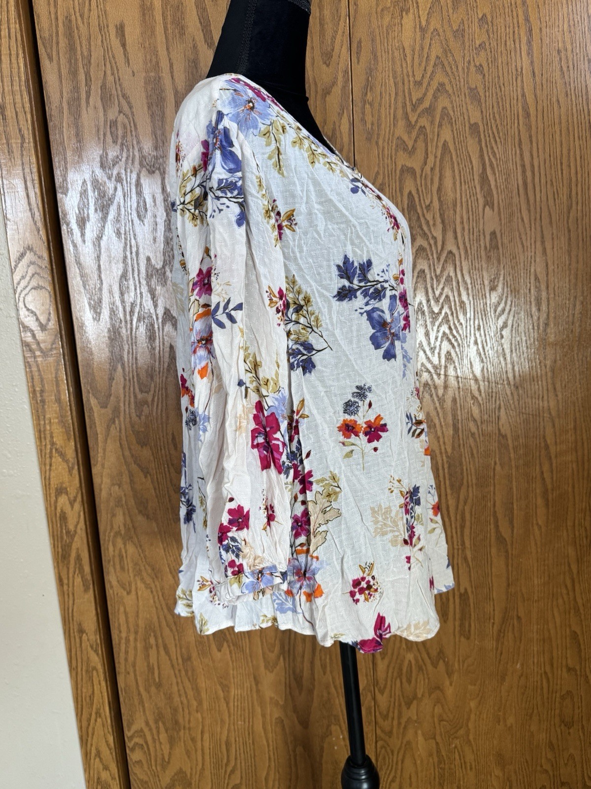 The Nines Womens Top Size 2X Cream Floral Lightweight Keyhole 3/4 Sleeve