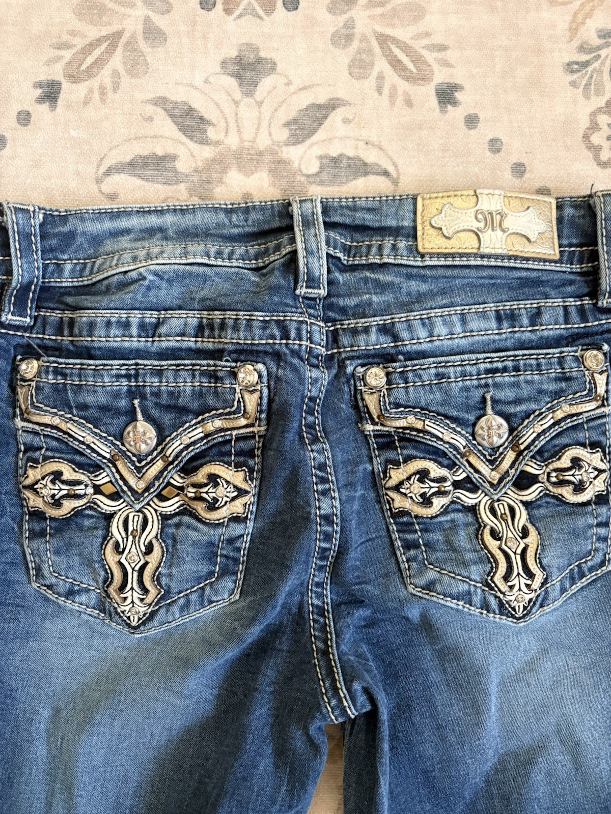 Miss Me Women’s Blue Medium Wash Mid Rise Skinny Jeans Slim Stretch Studded