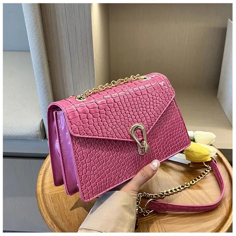 Women’s Croc Pattern Shoulder Bag | PU Leather Crossbody Chain Purse