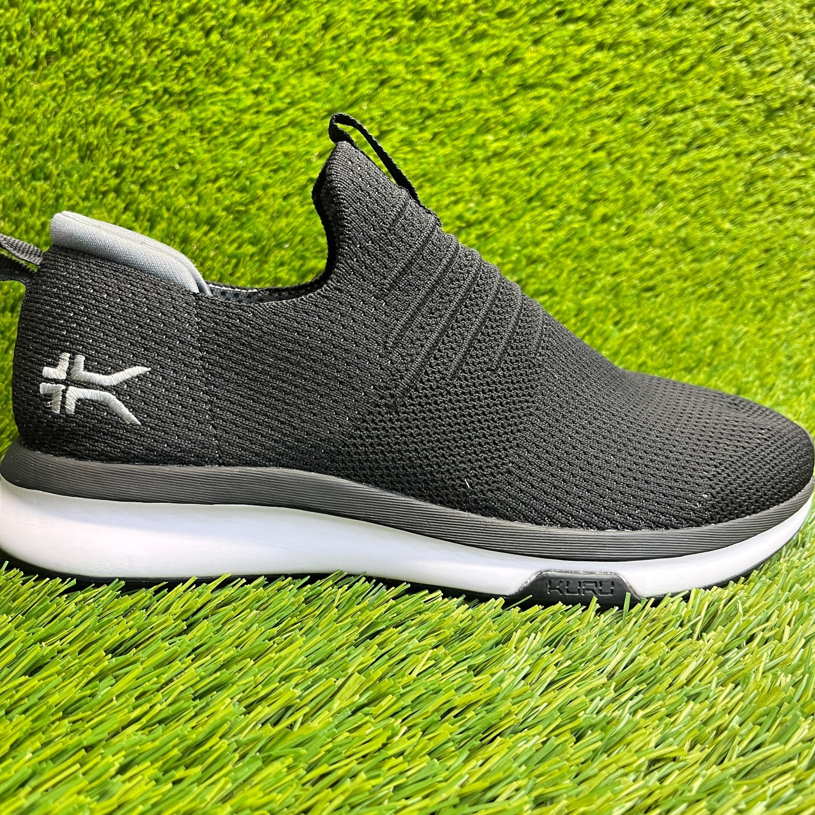 Kuru Atom Mens Size 7.5 Black White Athletic Walking Slip On Shoes Sneakers