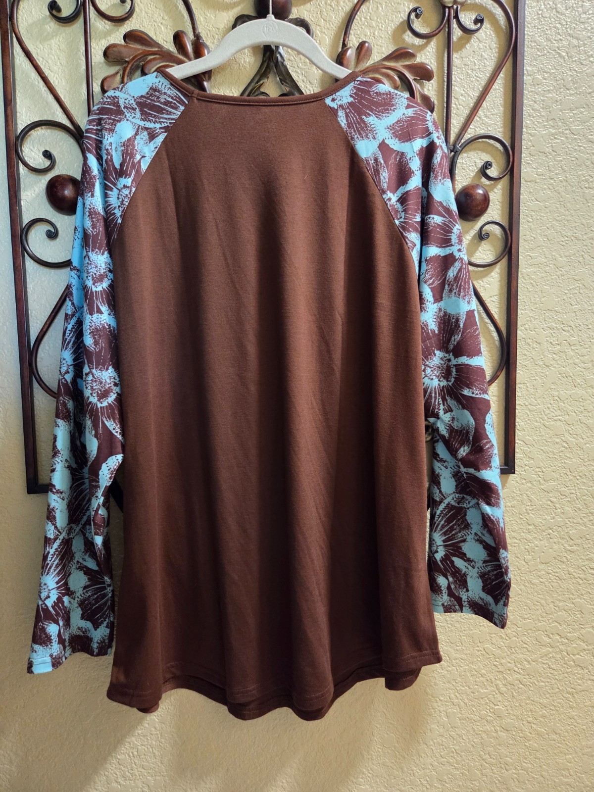 BRAND NEW: Women’s Unbranded Size XL Brown with Print Long Sleeves