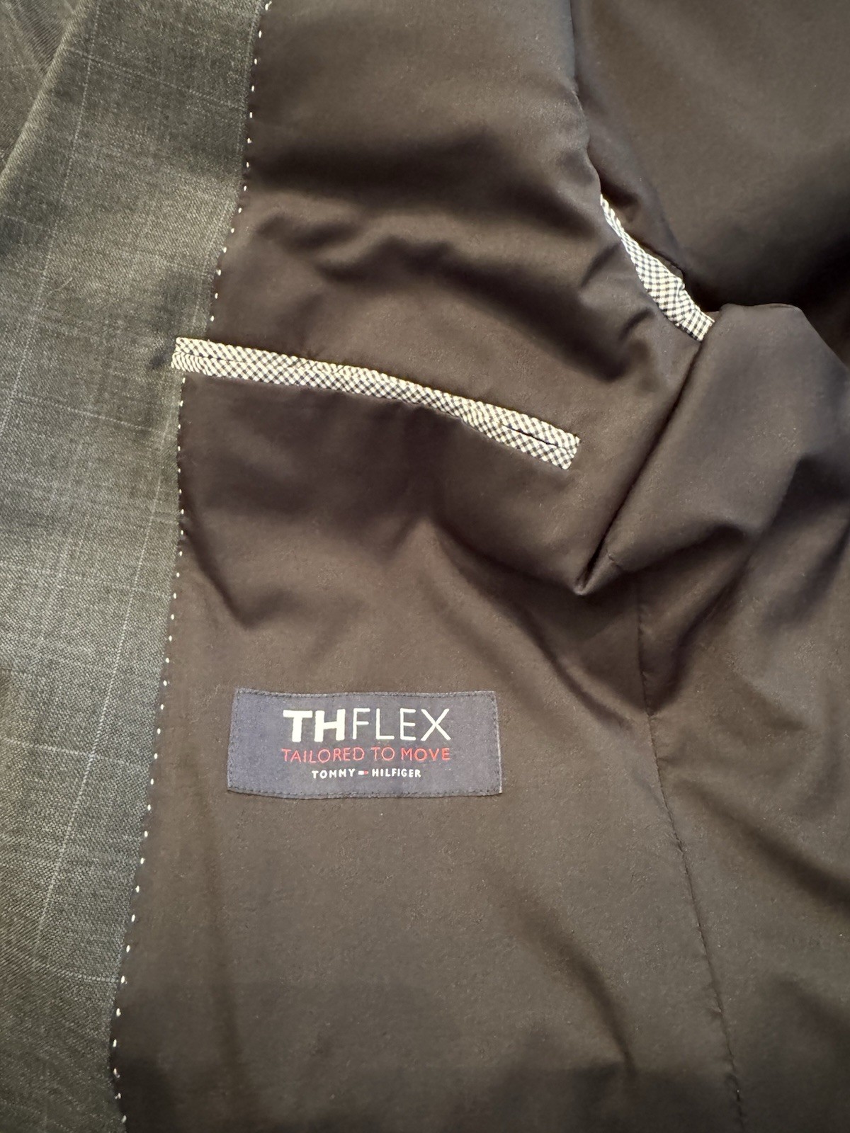 Tommy Hilfiger Men’s Dark Gray Check Slim Fit TH Flex Full Suit 40L / 32×32