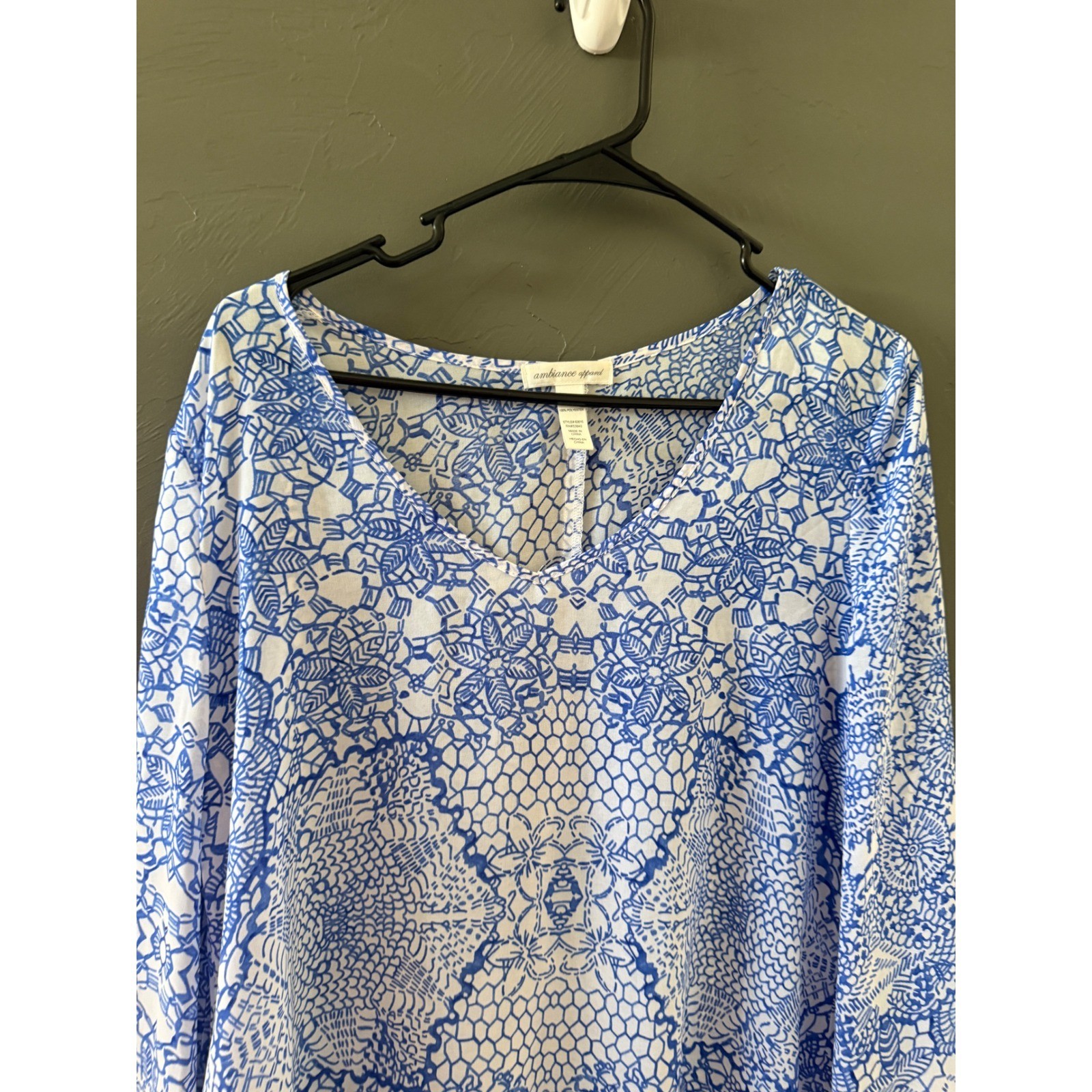 Ambiance Apparel Blue White Geometric Floral Boho Light Weight Blouse Large
