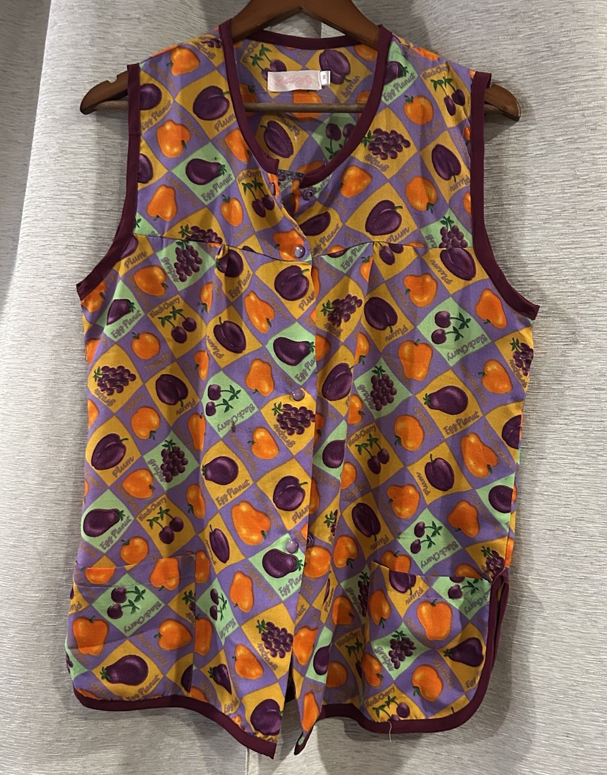 Vintage Fruit & Veggie Graphic All Over Print Size Small