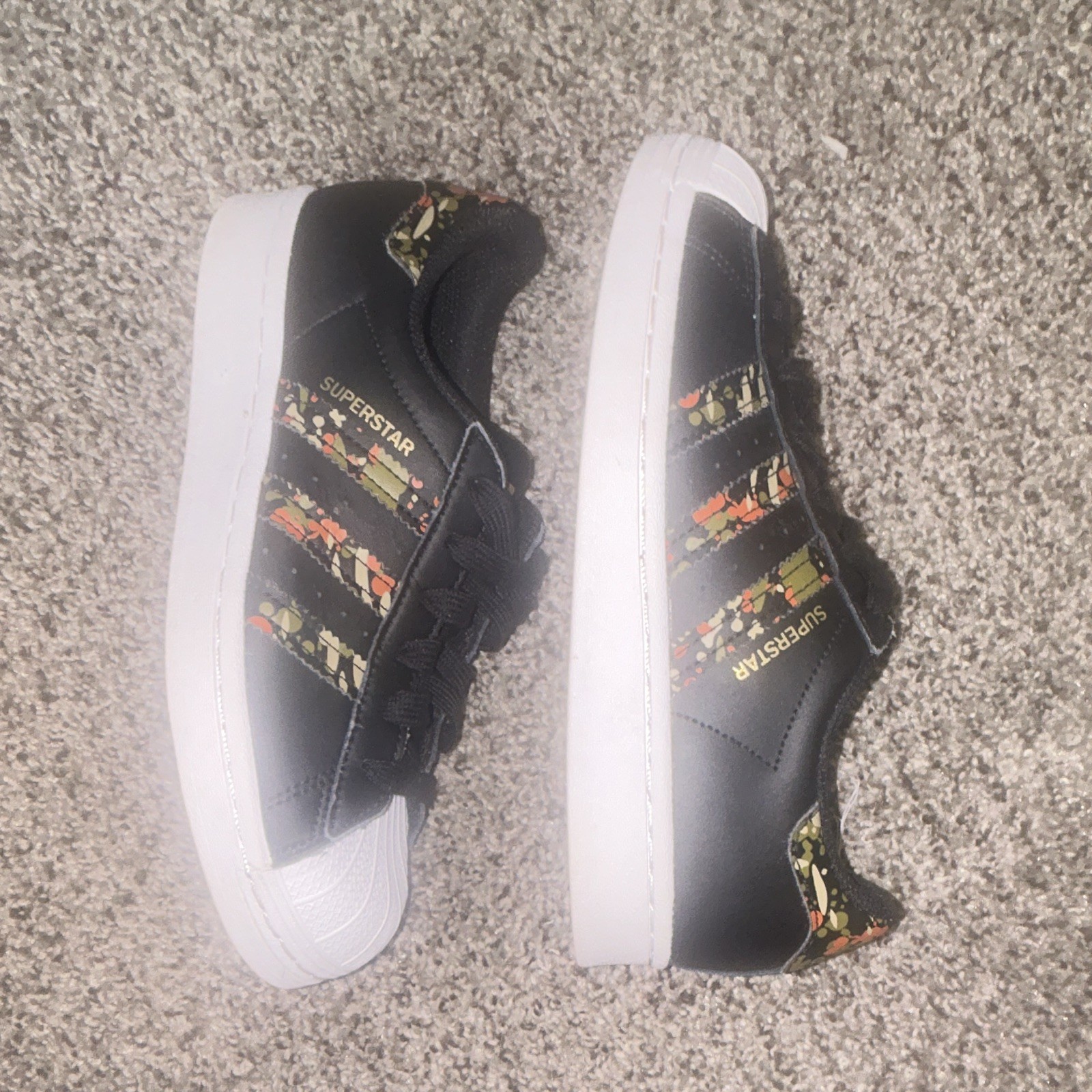 adidas Originals Superstar J Black Camo Fox Orange FY9831 Size 5Y/Women 6.5