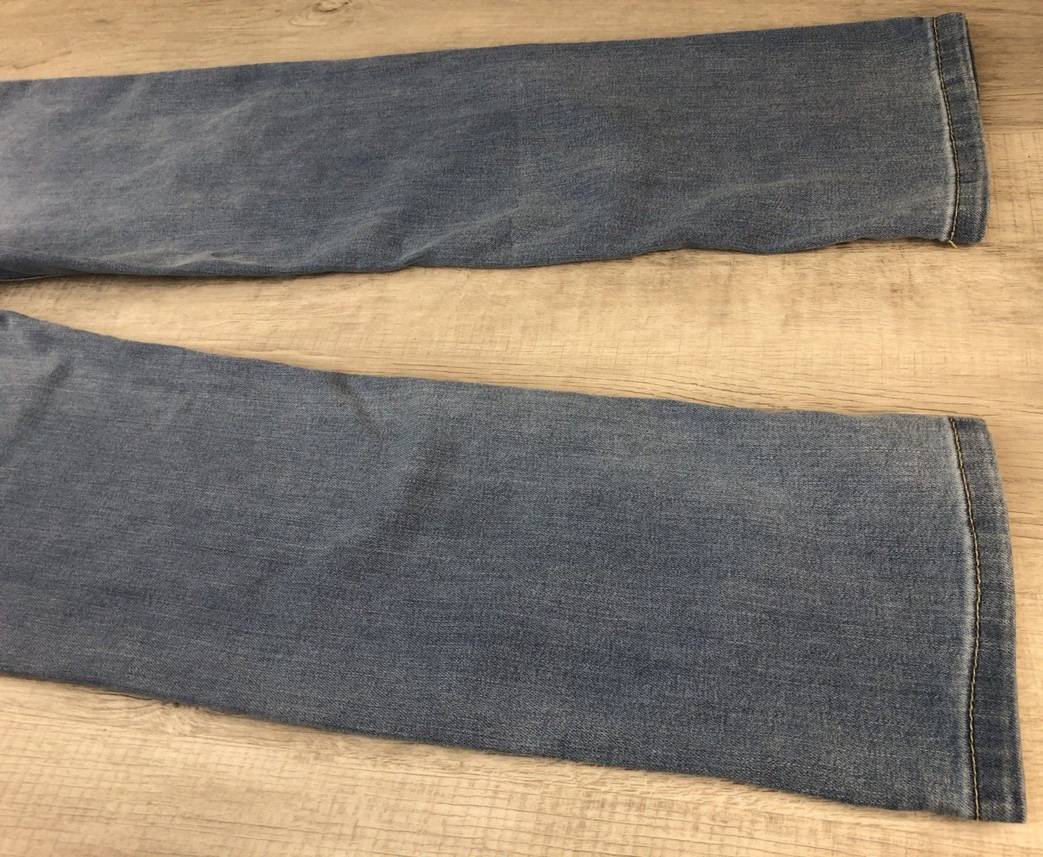 Levi’s 514 Jeans Lite Blue Denim Womens Tag Size 14 Reg W27xL29 (Actual 26.5×28)