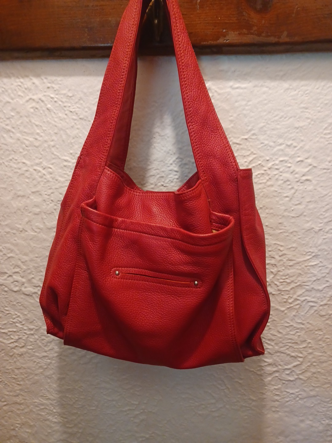 B Makowsky Genuine Pebble Leather Red bright silver hardware Turn Lock Handbag