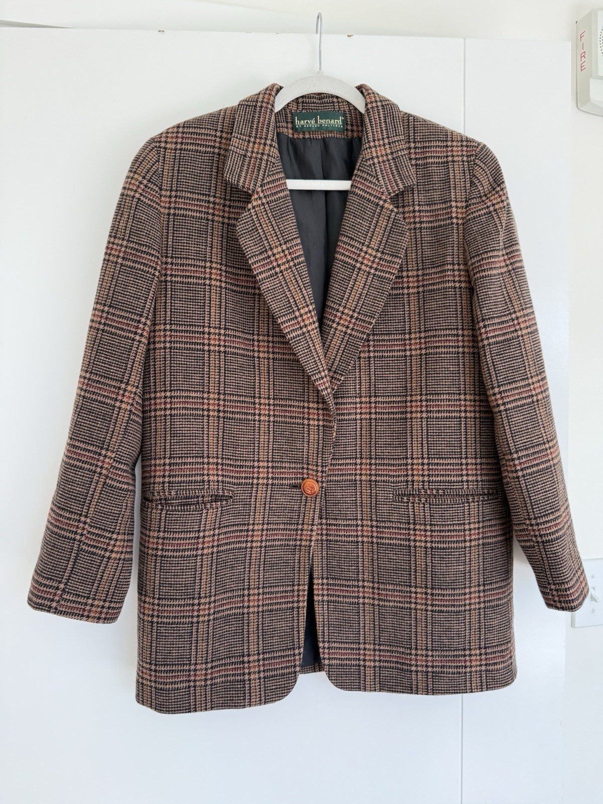 Vintage plaid wool blazer by Harvé Benard; “old money” style, size M.
