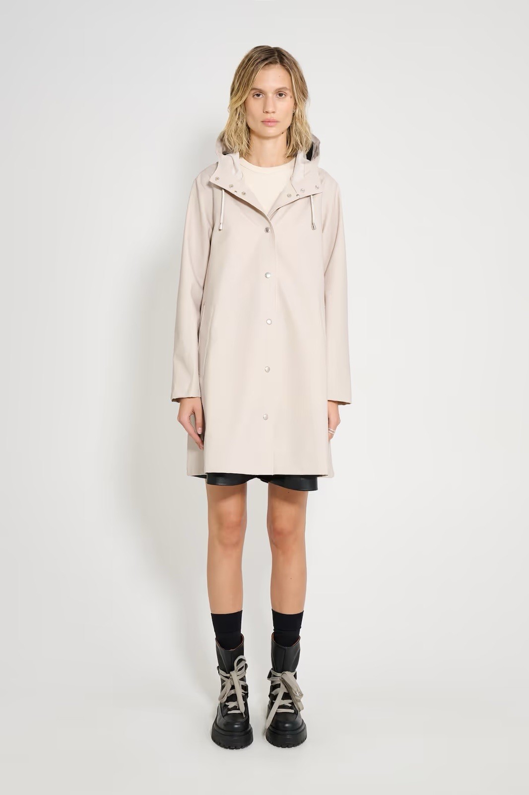 STUTTERHEIM Mosebacke Lightweight Raincoat – Light Sand – Medium – NWT