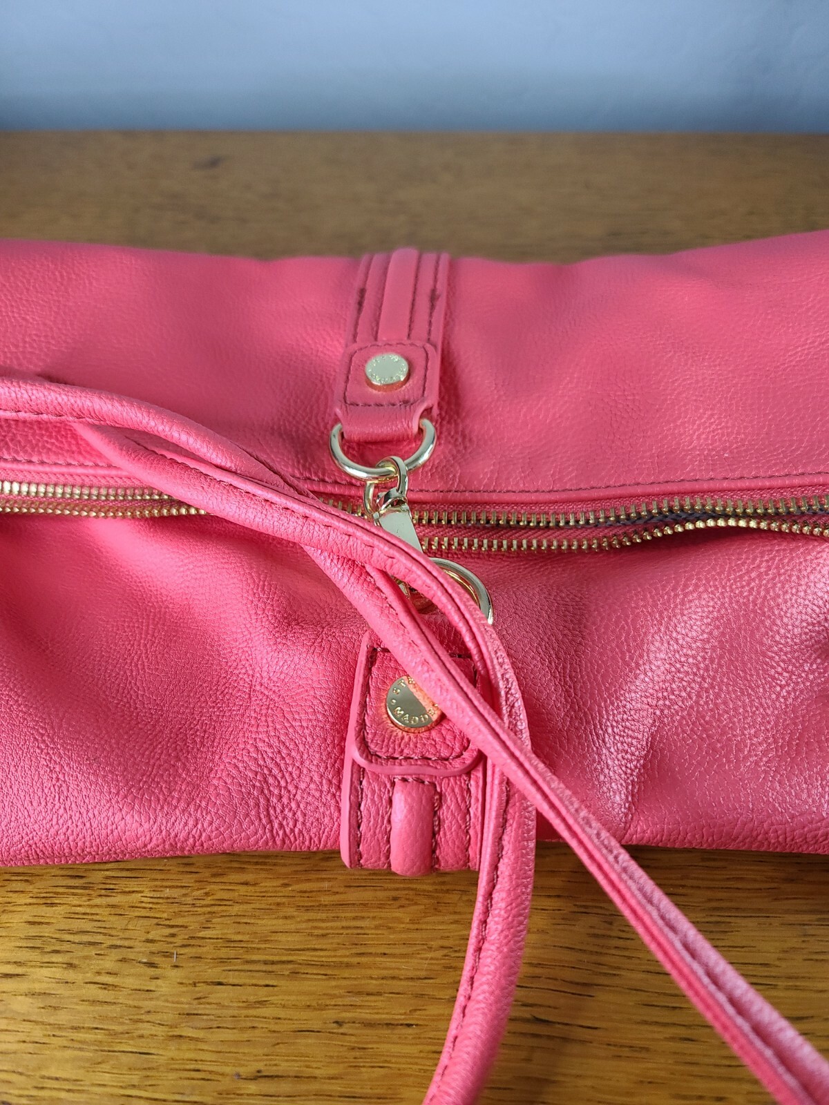 Elevate your style with this stunning Steve Madden clutch in a beautiful coral