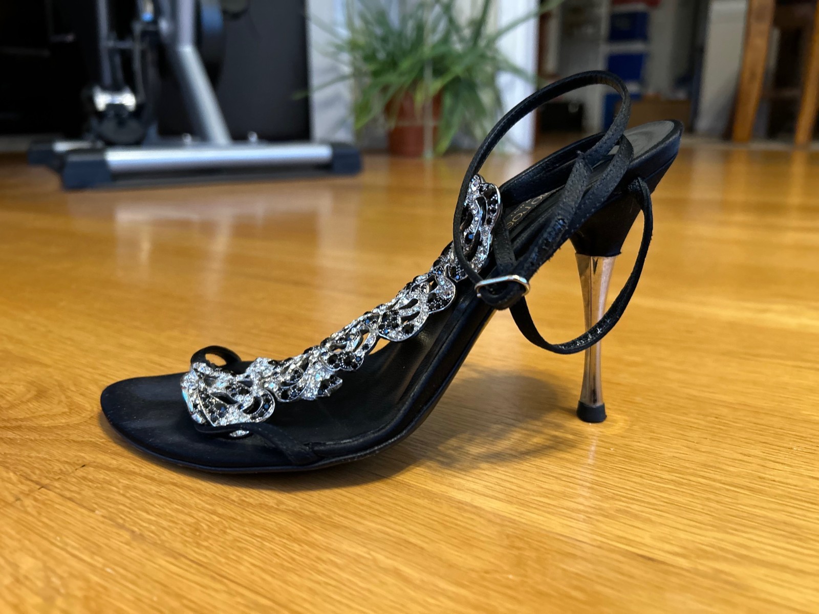 SERGIO ROSSI Black & Silver Satin Crystal T-Strap Sandals Size 6 IT 36 Good Cond