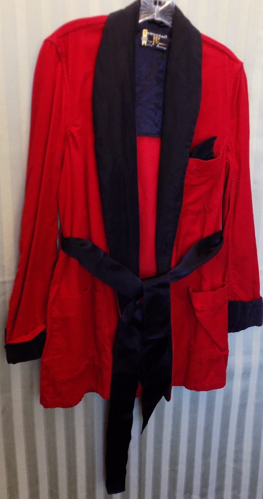 TOWNCRAFT JC Penney’s VINTAGE RED & BLACK MEN’S ROBE / Smoking Jacket / S 36-38