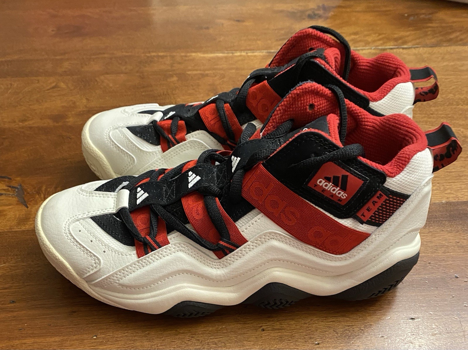 Adidas Men’s Top Ten 2000 Basketball Shoes Of White/Black/Red Size 8 1/2