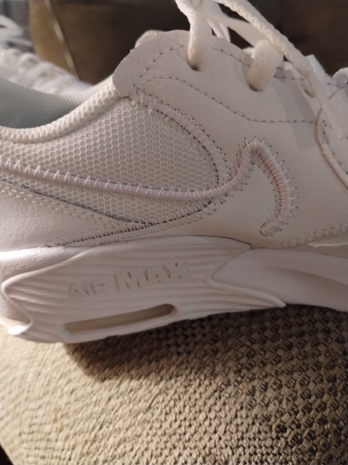 NIKE AIR MAX EXCEE TRIPLE WHITE LEATHER / MESH SHOES WOMENS SIZE 8.5