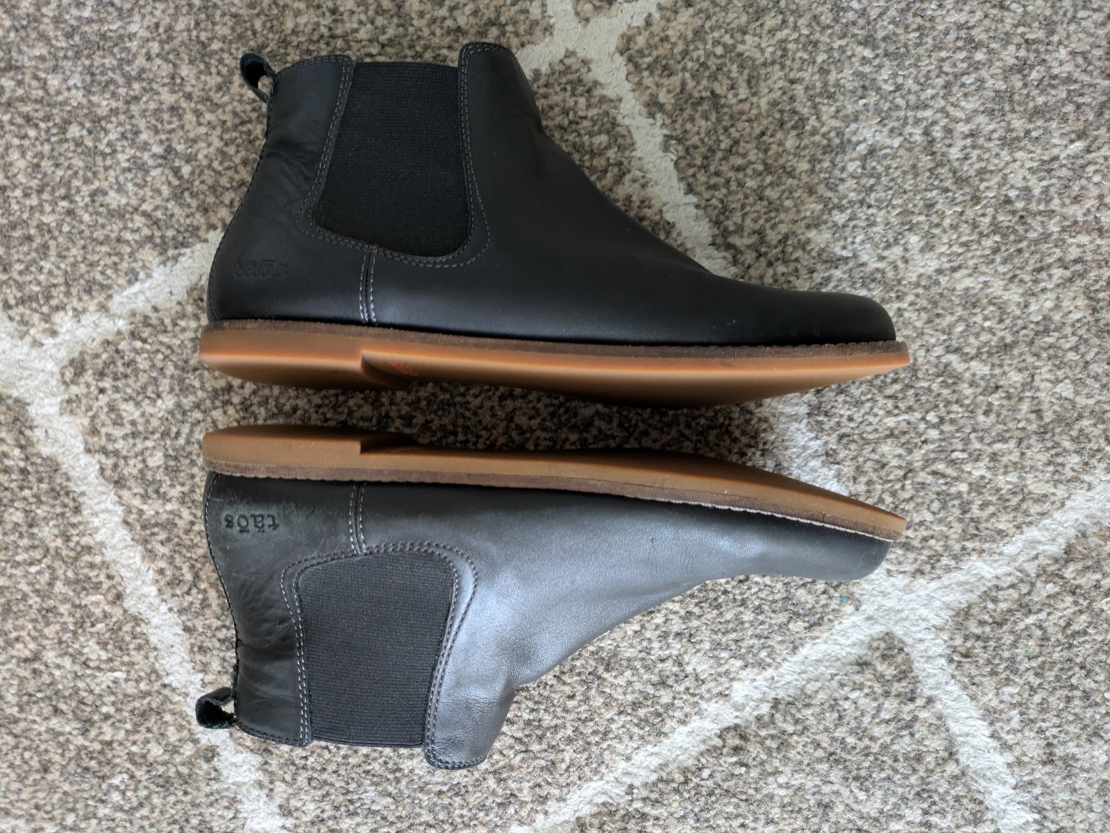 Taos “Chelly” Black Leather Chelsea Ankle Boots Women’s size 9