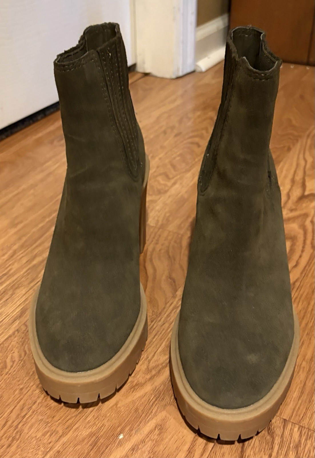 Dolce Vita Women’s Green Suede Ankle Booties US 8 Round Toe Pull-On Lug Sole