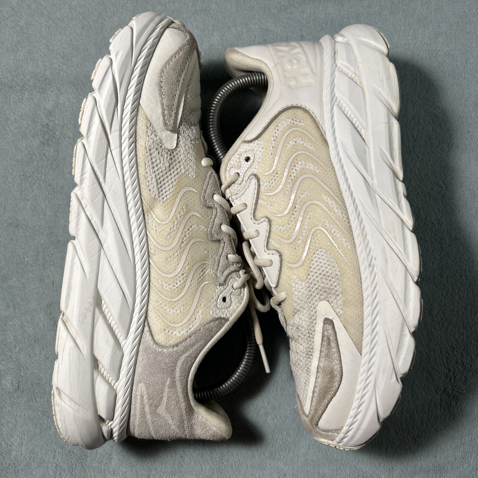 Hoka One One Clifton LS Size 8.5 Men’s Barley Oat Milk White Trail Running Gym