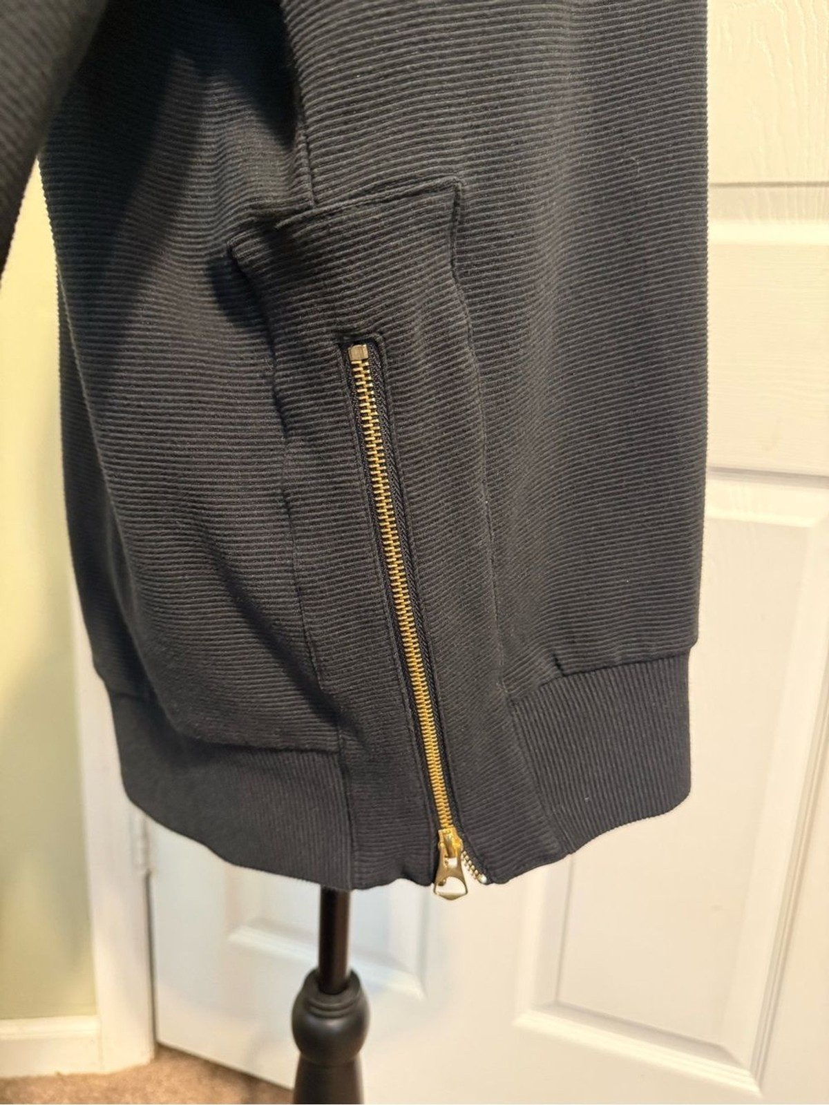 the Noli Shop Black Ribbed Crewneck Sweater